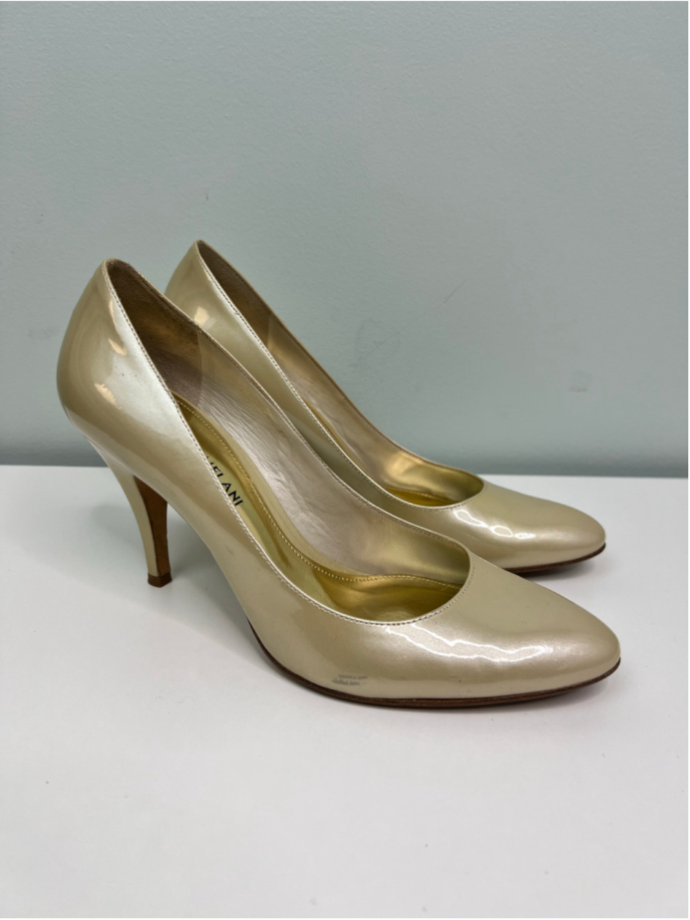 Antonio Melani Nude Gold Metallic Leather Almond Toe Heel Pump Size 7.5